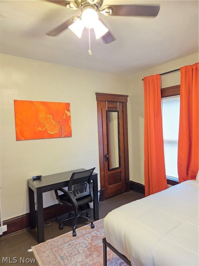 Building Photo - 1450 E 110th St