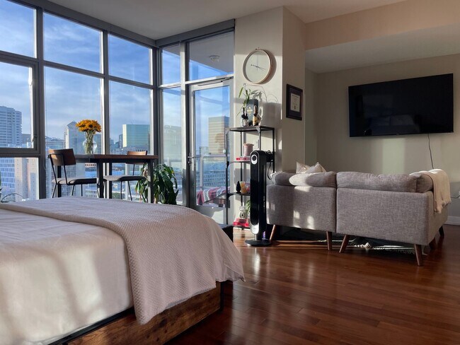 Building Photo - San Diego VIEW UNIT! Downtown  Gaslamp Quarter Three Weeks FREE Furnished  Studio -Available NOW!