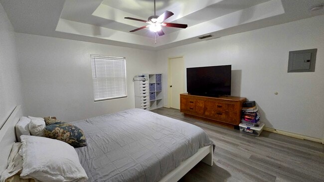 Building Photo - 313 Floral Blvd