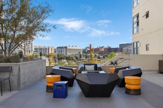 Building Photo - 355 Berry St