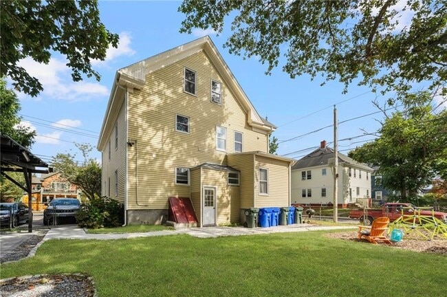 Building Photo - 183 Wood St