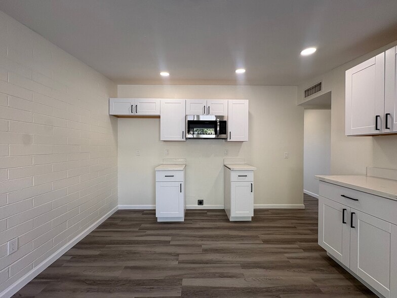 Building Photo - 1508 E Adelaide Dr