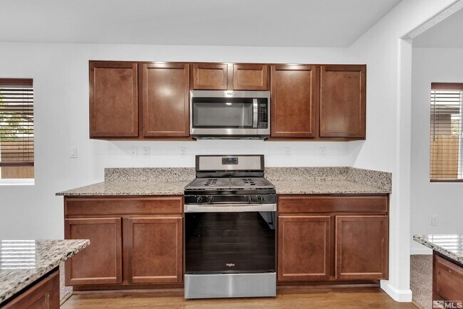 Building Photo - 698 Valmy Dr
