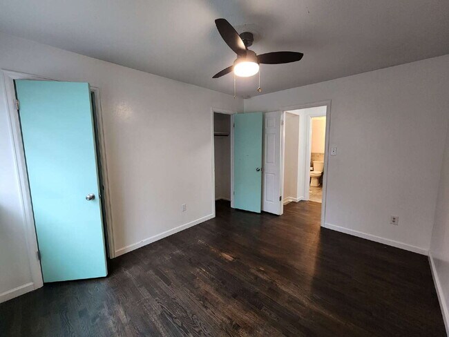 Building Photo - Spacious 5 Bed Home with Finished Basement, Multiple Living Areas & Private Backyard