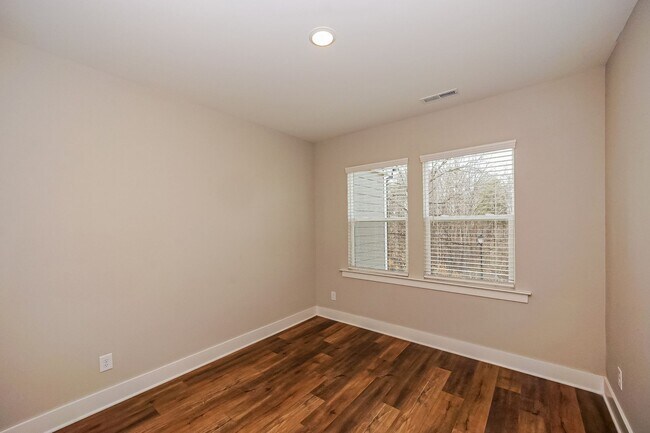 Building Photo - Brand New End-Unit Townhome | 3 BR/2.5BA | 1-Car Garage | Near Downtown Mooresville