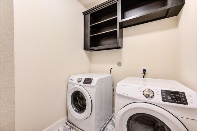 Building Photo - 8803 Hollister Pine Ct