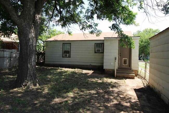 Building Photo - 1640 Hawes Ave