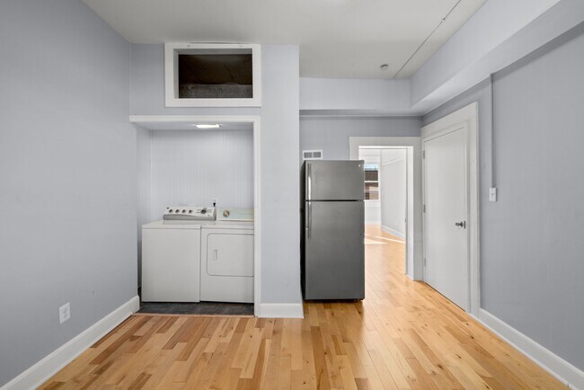 Building Photo - 112 W Mulberry St