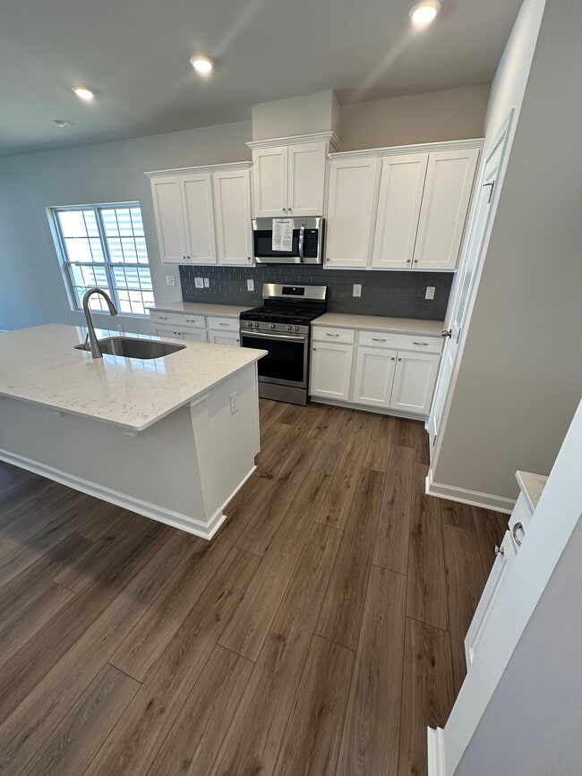 Building Photo - 220 Paneer Ln