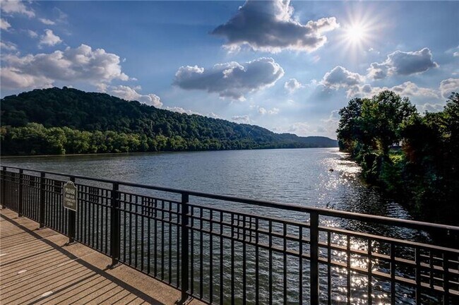 Building Photo - 612 Arbor Ct