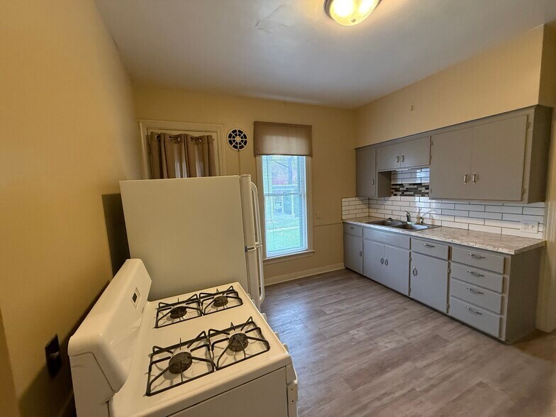 Building Photo - 215 Prospect Ave NE