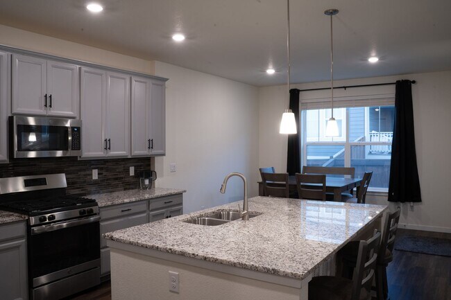 Building Photo - For Rent | $3,200/Month | 3 Bed | 3 Bath |...