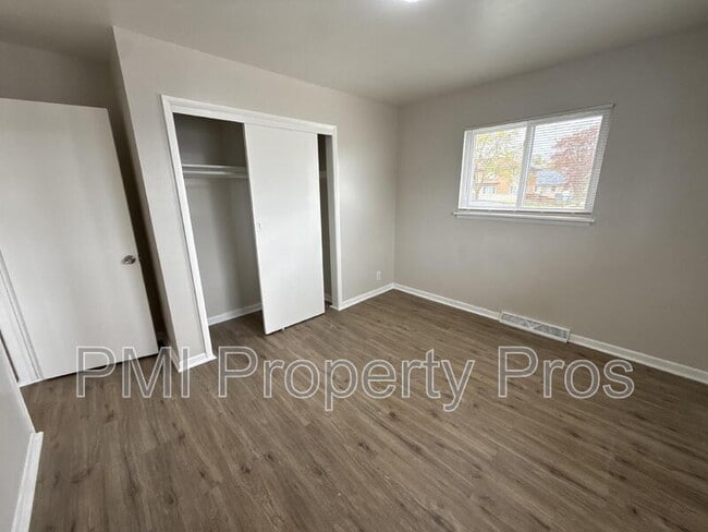 Building Photo - 7701 W Hampton Ave