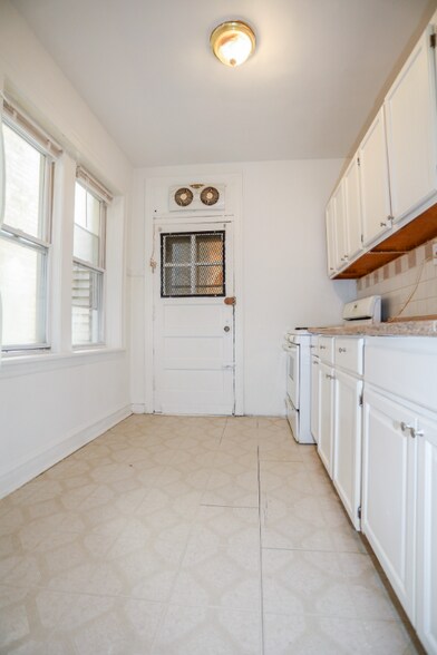 Building Photo - 4046 N Laporte Ave