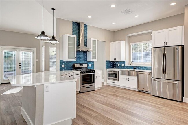 Building Photo - 2203 Tanglevine Dr