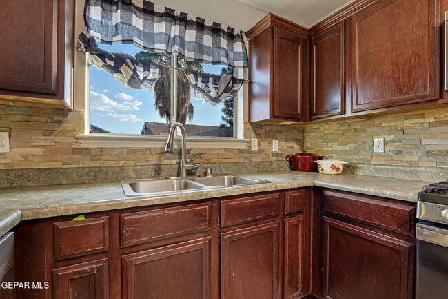 Building Photo - 14270 Gil Reyes Dr