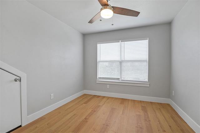 Building Photo - 5016 Villas Dr