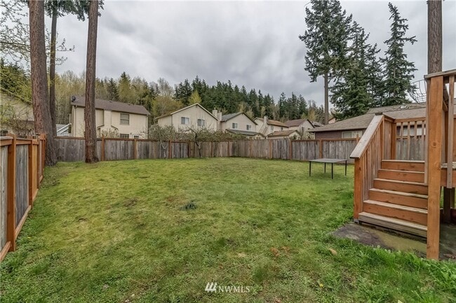 Building Photo - 6 Bedroom 3.5 Bathroom home with large yard and garage in Bellingham