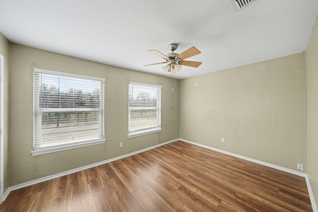 Building Photo - 6925 Calender Rd