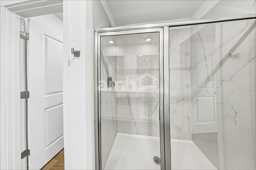 Building Photo - 8023 Verona Lp SW