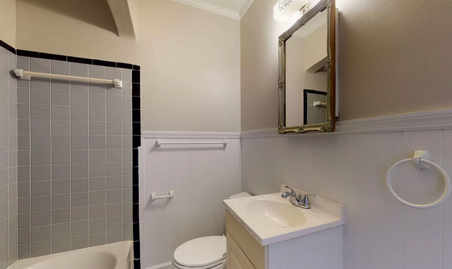 Building Photo - Charming 3-Bed Home with Modern Updates & ...
