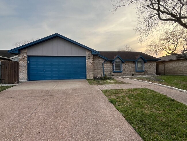 Building Photo - UPDATED HOME WITH BONUS ROOM