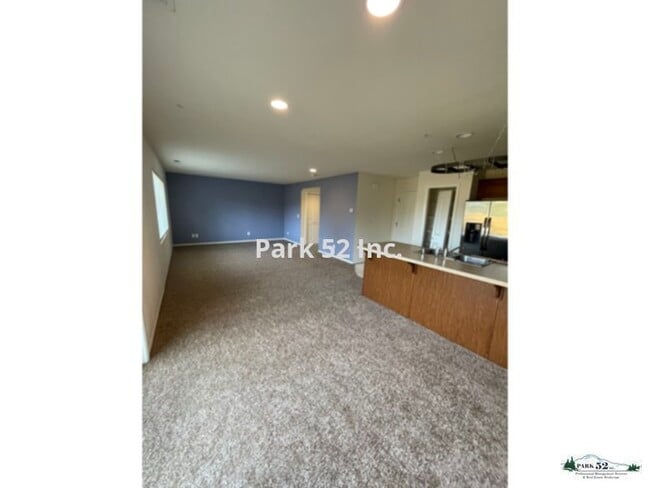 Building Photo - 4226 E Roosevelt Ave