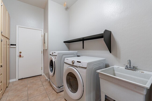 Building Photo - 4 Bedroom, 2.5 Baths with Private Pool!