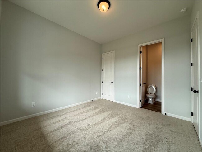 Building Photo - 3235-3235 Willow Glade Trl
