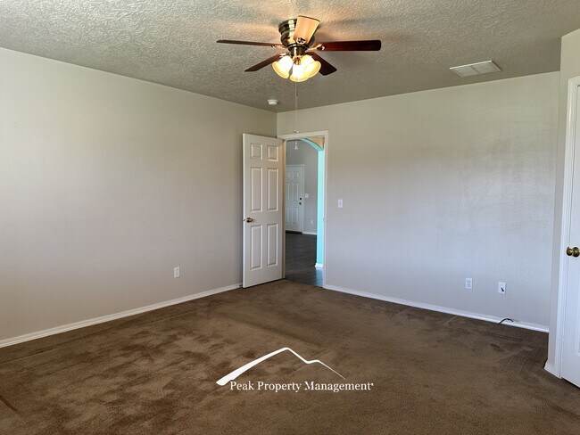 Building Photo - 605 W Mulberry Loop