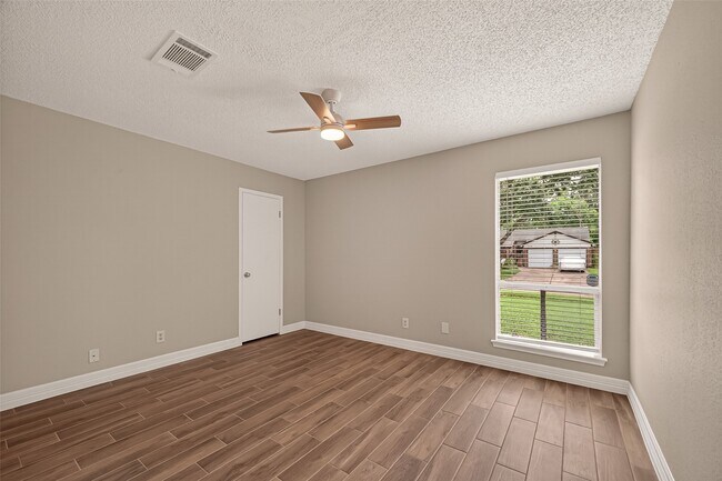 Building Photo - 15915 Dunmoor Dr