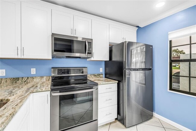 Building Photo - 9224 Mission Oaks Blvd