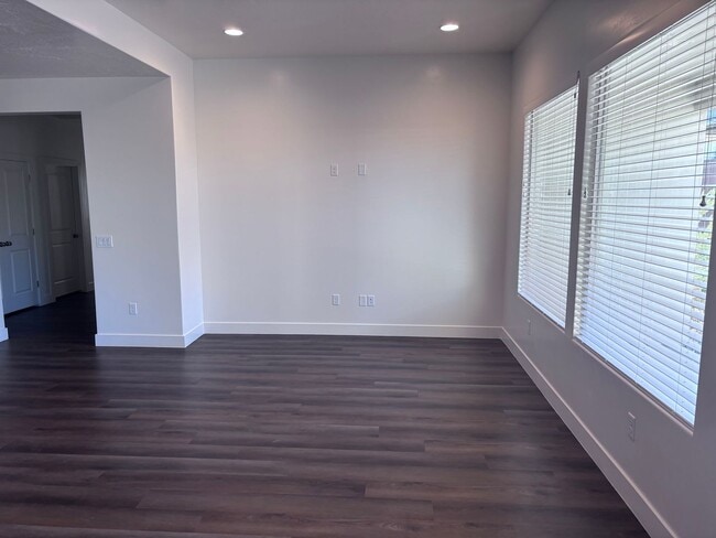 Building Photo - 3 bed | 2.5 bath single story with office