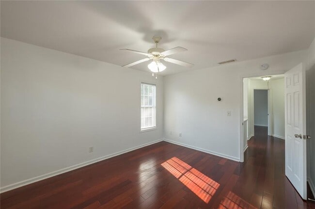 Building Photo - 1331 Memorial Dr SE