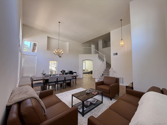 Building Photo - 5006 Palmera Dr