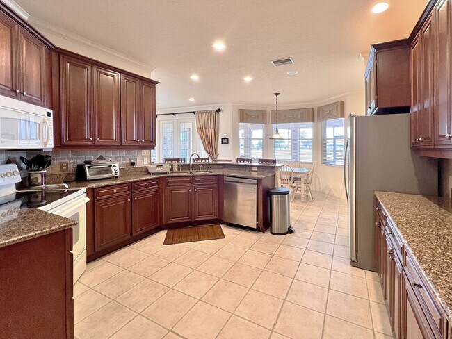 Building Photo - Lakefront 3-Bedroom, 2-Bathroom Home in La...