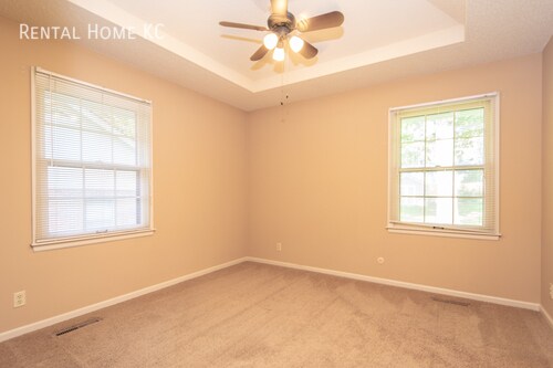 Building Photo - Beautifully updated split level with Finis...