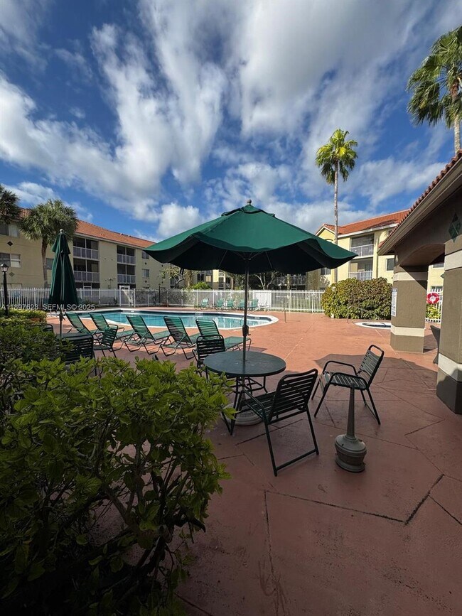 Building Photo - 450 S Park Rd