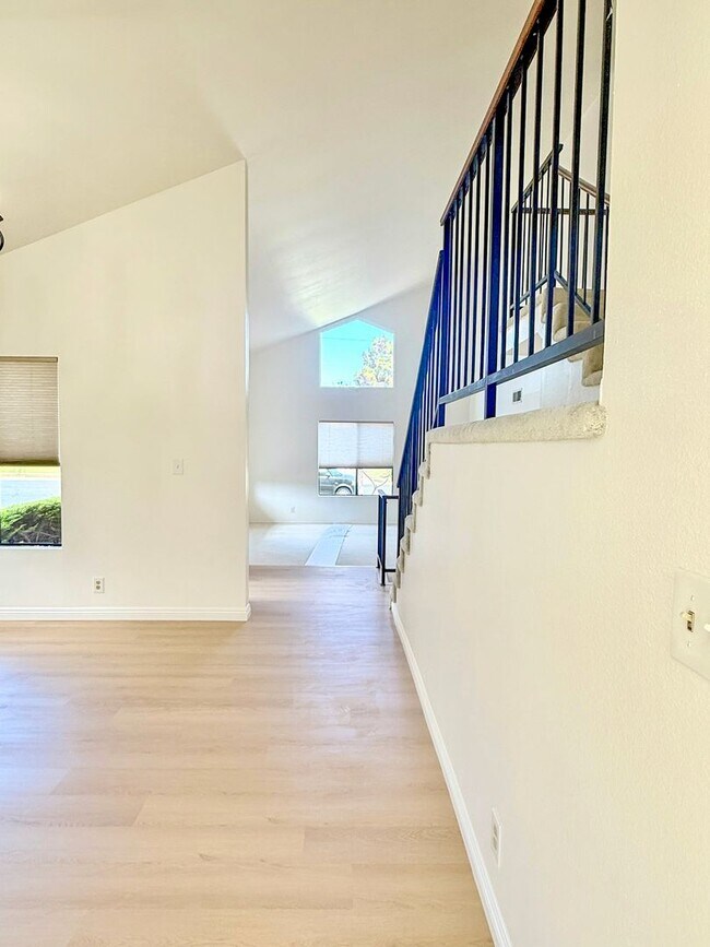Building Photo - 3Bed/3Bath House Plus Office in South Torr...