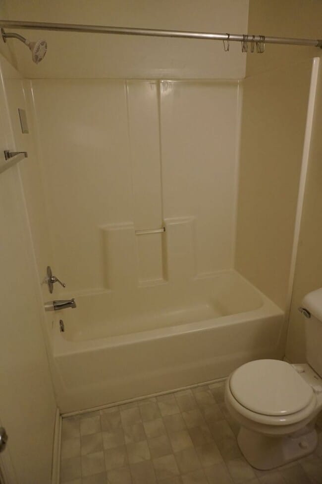 Building Photo - 2 Bedroom 2.5 Bathroom Townhome located in Marsh Oaks