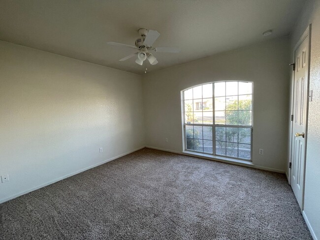 Building Photo - 360 Virtual Tour Available