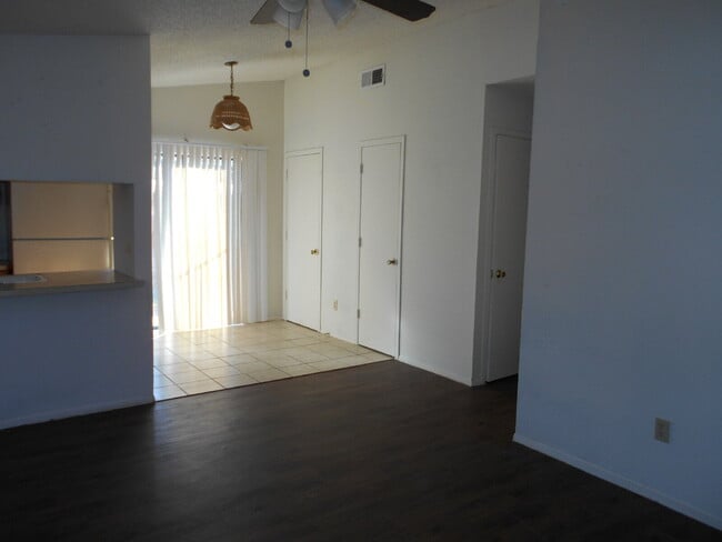 Building Photo - Cute 2/1 - Great area close to TTU!
