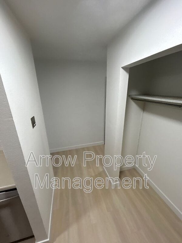 Building Photo - 215 E Arbor Ave