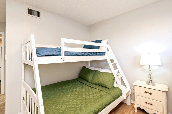 Building Photo - 4000 Gulf Terrace Dr