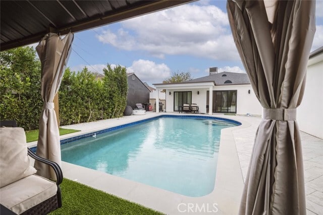 Building Photo - 7306 Farmdale Ave