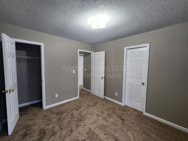 Building Photo - 5886 Ravensway Dr