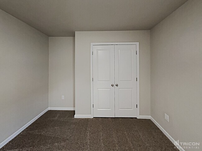Building Photo - 130 Spring Knoll Dr