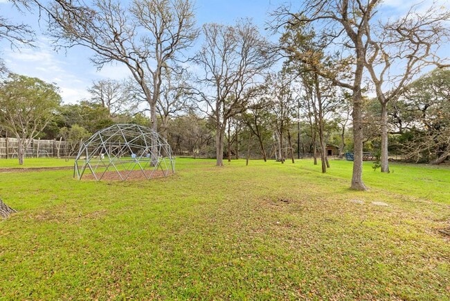 Building Photo - 28 W Inwood Forest Dr