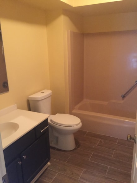 Building Photo - 1304 Liverpool St