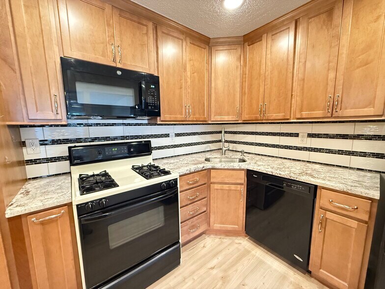 Building Photo - 49 Joyner Ct